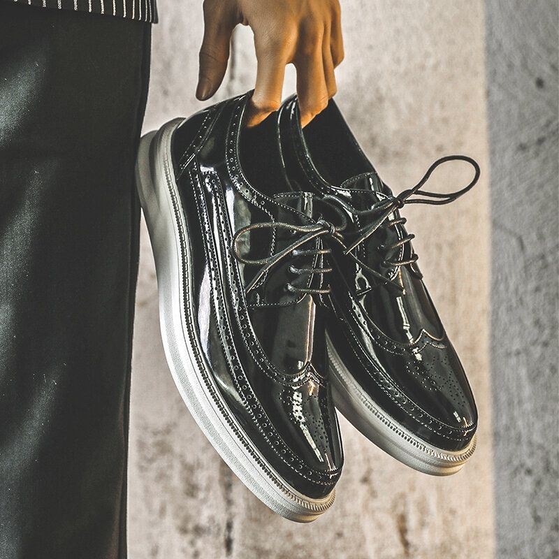 Mężczyźni Hollow Out Oddychająca Lakierowana Miękka Podeszwa Pointy-toe Casual Oxfords Shoes